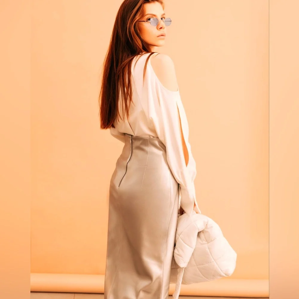 High-Waisted Cream Pencil Skirt with Front Slit - Picture 3 of 4